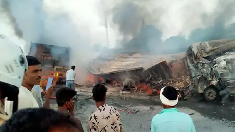 Rajasthan 4 people died in an accident in Ajmer after two trucks collided with each other