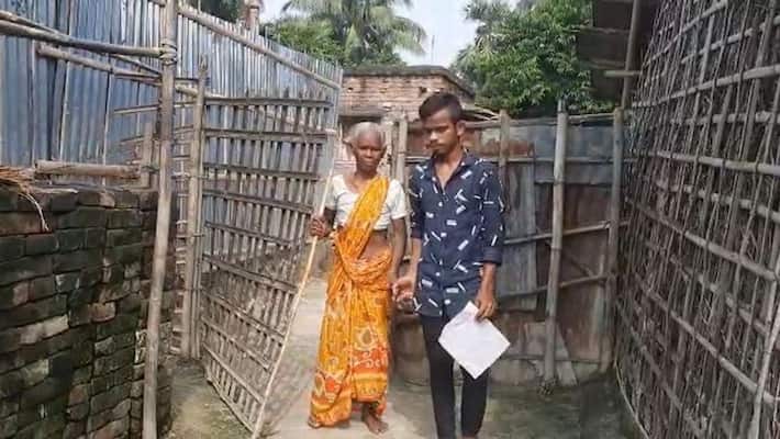 old lady allegedly beaten by TMC leader for money in Malda bmm old lady allegedly beaten by TMC leader for money in Malda bmm