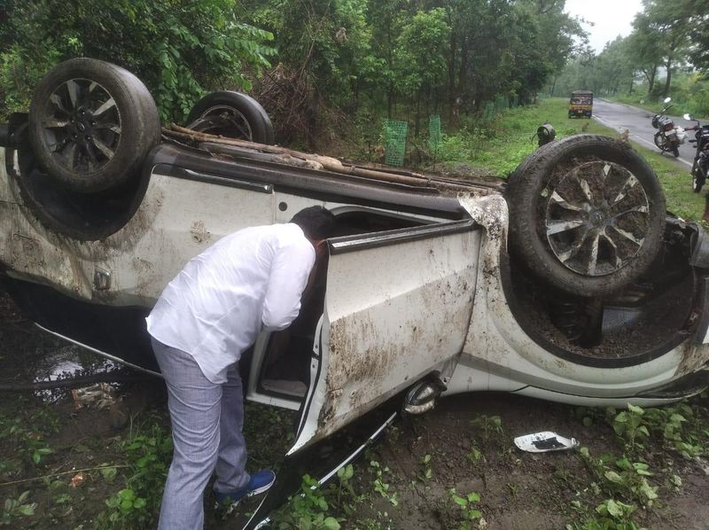 Former legislator Gummadi Narsaiah injured in car mishap, bhadradri kothagudem