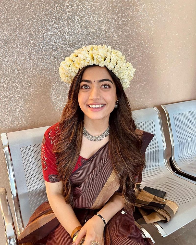 rashmika mandanna doing something crazy fans fidaa viral photos