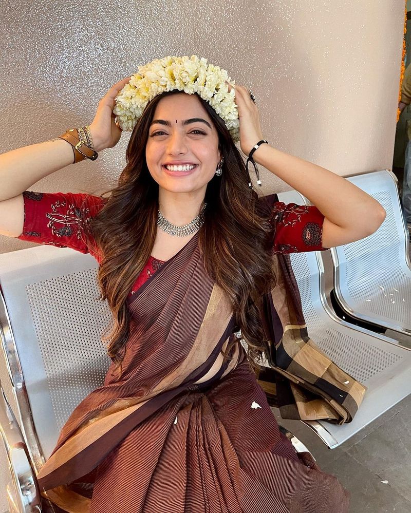 rashmika mandanna doing something crazy fans fidaa viral photos