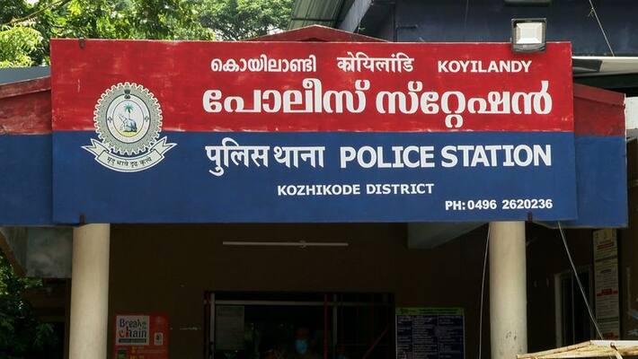 suspected of being gold smuggler; customs to take the case suspected of being gold smuggler; customs to take the case