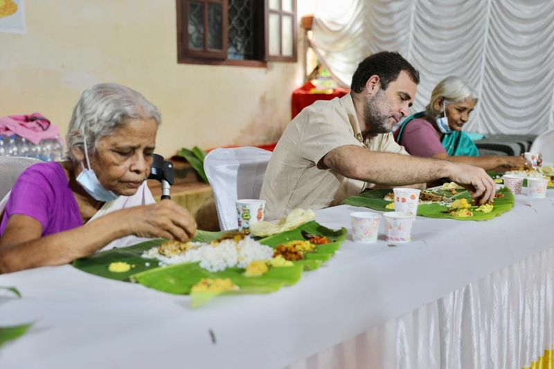 Rahul Gandhi MP has an Onam dinner with Gandhi Bhavan inmates