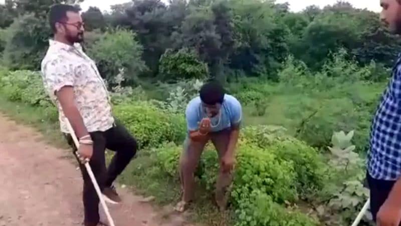 madhya pradesh news beat the young man with stick beating video viral in satna
