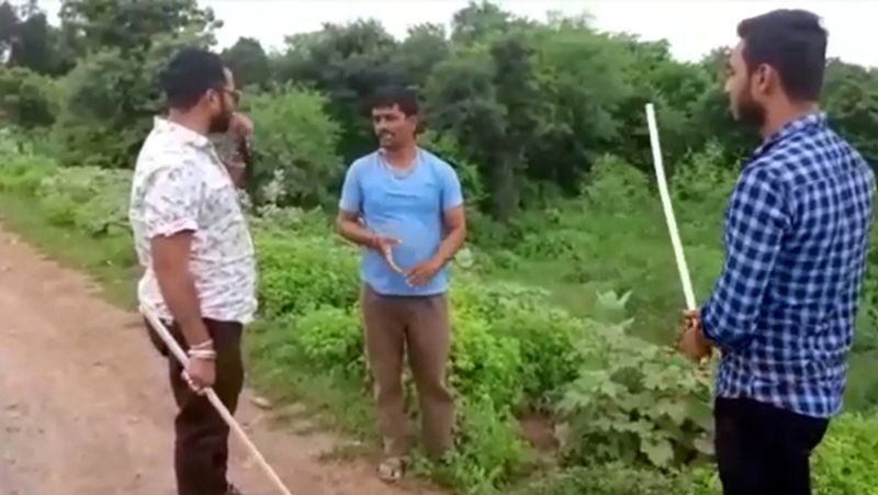 madhya pradesh news beat the young man with stick beating video viral in satna