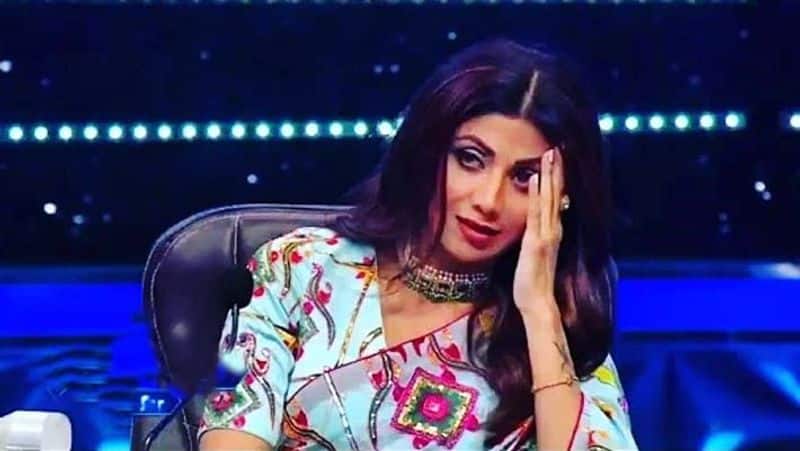 Bollywood Shilpa Shetty breaks down on the sets of Super Dancer 4 vcs