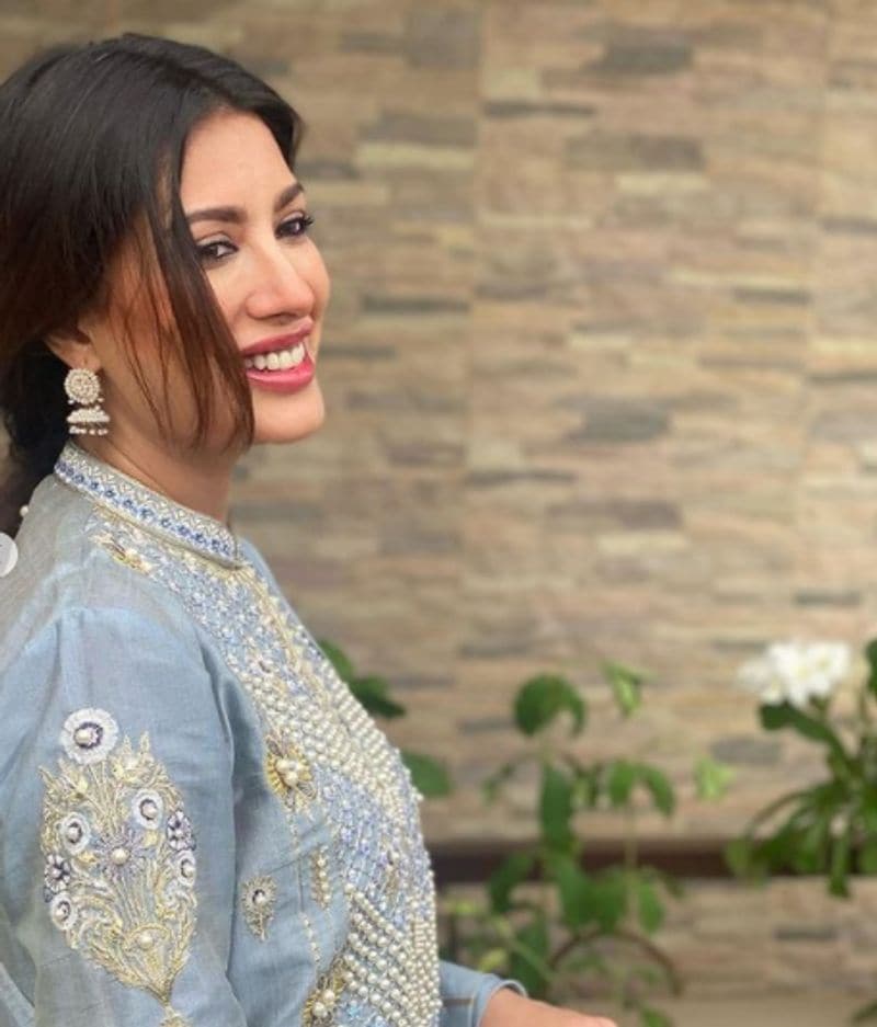 Pakistani actress Mehwish Hayat slams haters for focussing on her bra colour on Independence Day post dpl