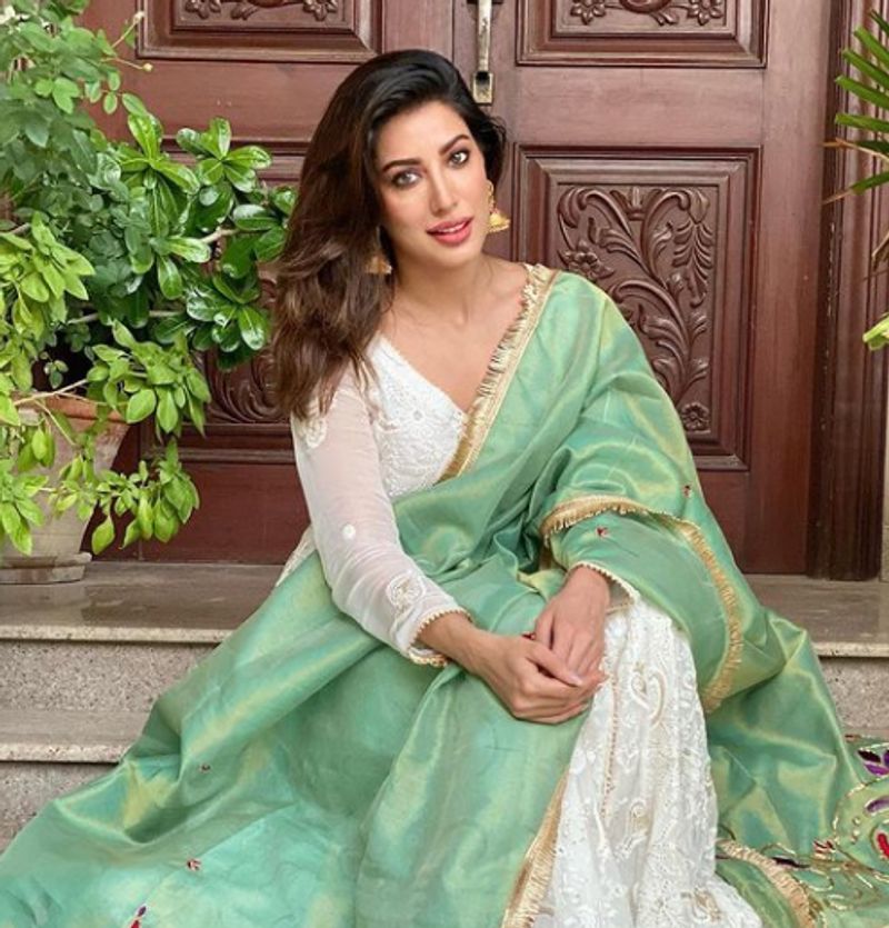 Pakistani actress Mehwish Hayat slams haters for focussing on her bra colour on Independence Day post dpl