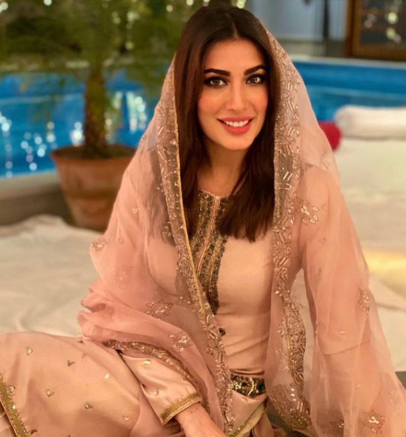 Pakistani actress Mehwish Hayat slams haters for focussing on her bra colour on Independence Day post dpl