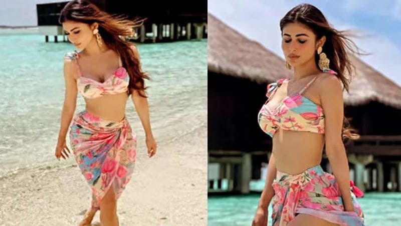mouni roy looks stunning in bold dress enjoying holidays at beach