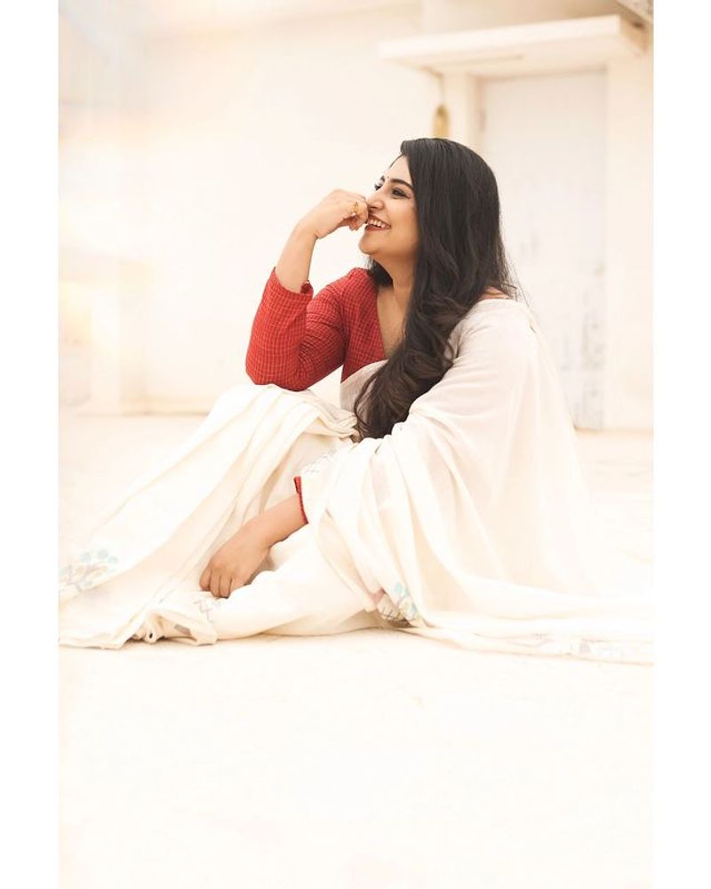 heroine manjima mohan latest photos from instagram