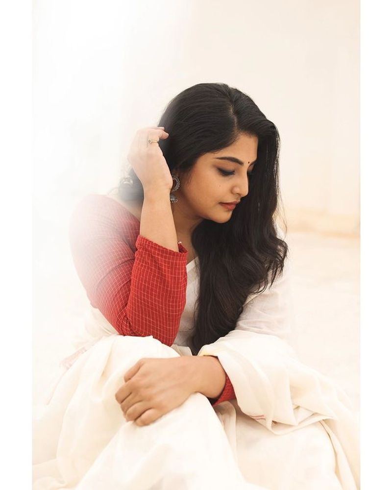 heroine manjima mohan latest photos from instagram
