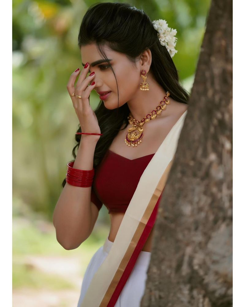 jabardasth varsha big shock to netizens check for troll