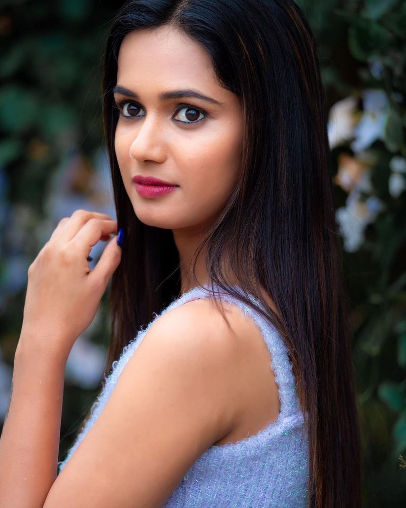 bold beauty ariyana glory trendy wears looking too hot photos goes viral
