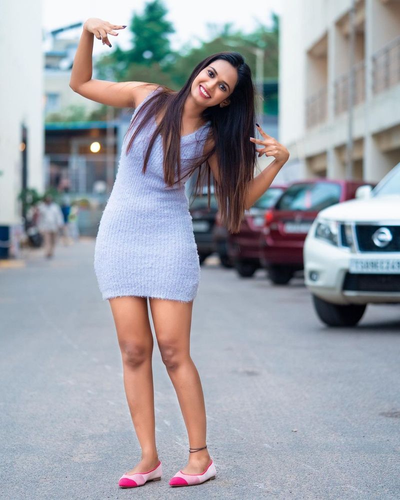 bold beauty ariyana glory trendy wears looking too hot photos goes viral