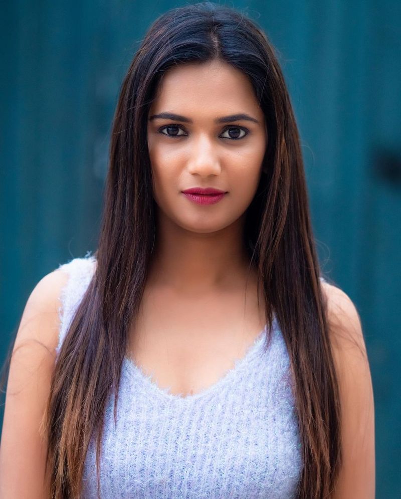 bold beauty ariyana glory trendy wears looking too hot photos goes viral