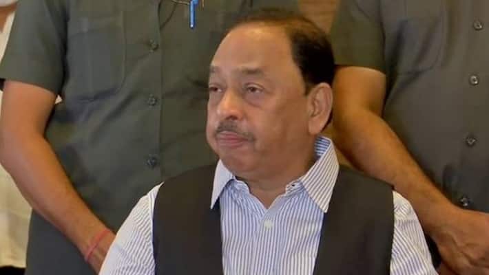 shivsena workers purify bal thackeray memorial with milk and gau mutr after narayan rane visit shivsena workers purify bal thackeray memorial with milk and gau mutr after narayan rane visit