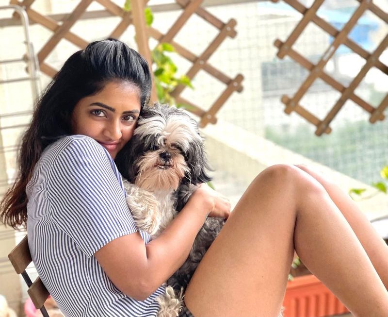 eesha rebba show her hot thunder thighs netizens mind block