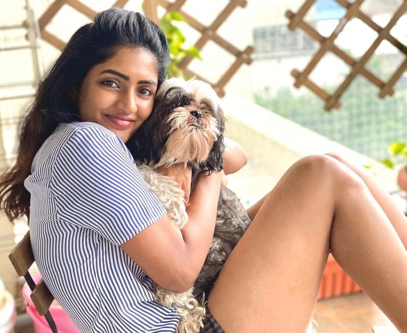 eesha rebba show her hot thunder thighs netizens mind block