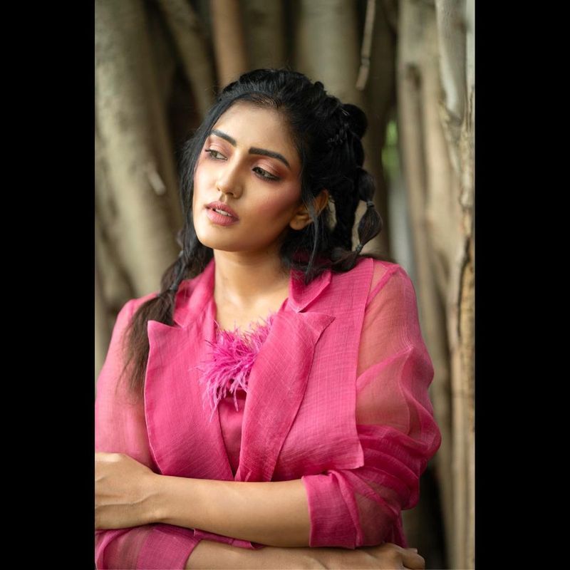 eesha rebba show her hot thunder thighs netizens mind block