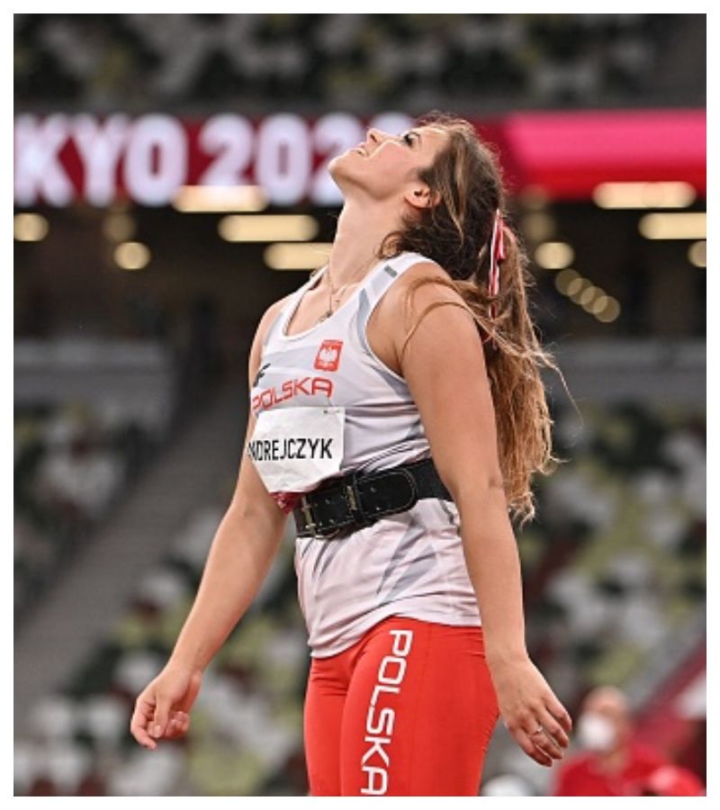 Polish athlete Maria Andrejczyk auctioned Tokyo 2020 Olympic medal for treatment of a child spb