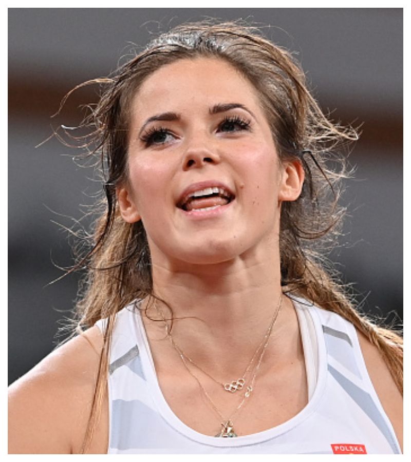 Polish athlete Maria Andrejczyk auctioned Tokyo 2020 Olympic medal for treatment of a child spb