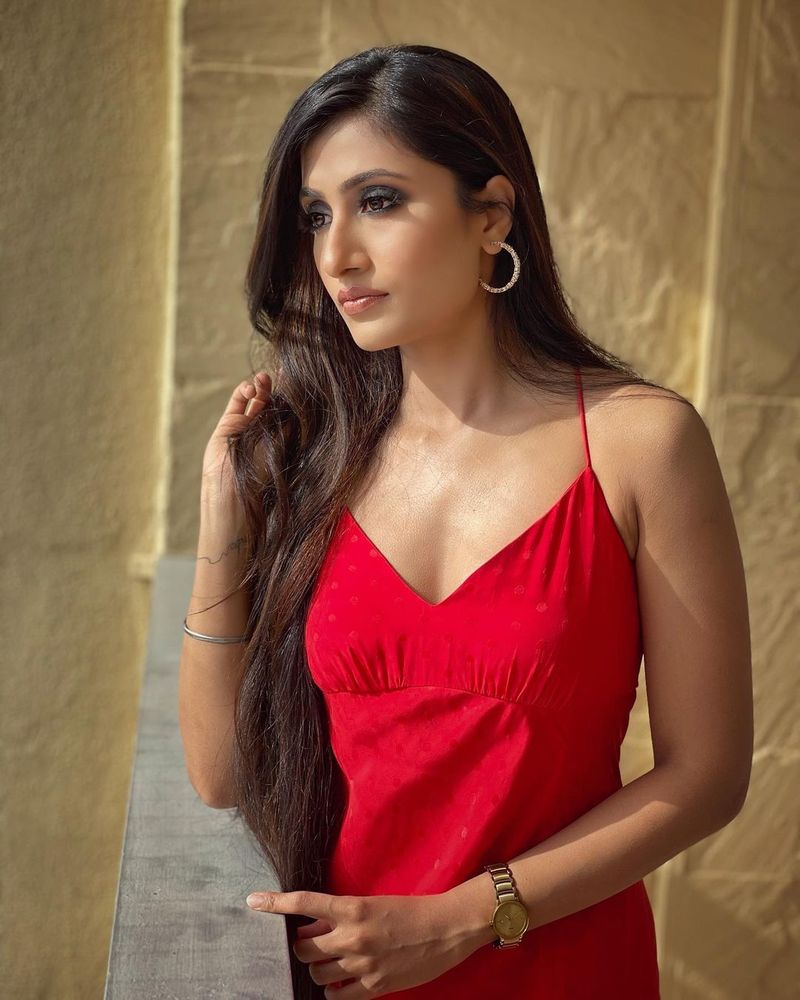 Yuzvendra Chahal's wife Dhanashree Verma dazzles in red again (See pictures)-ayh