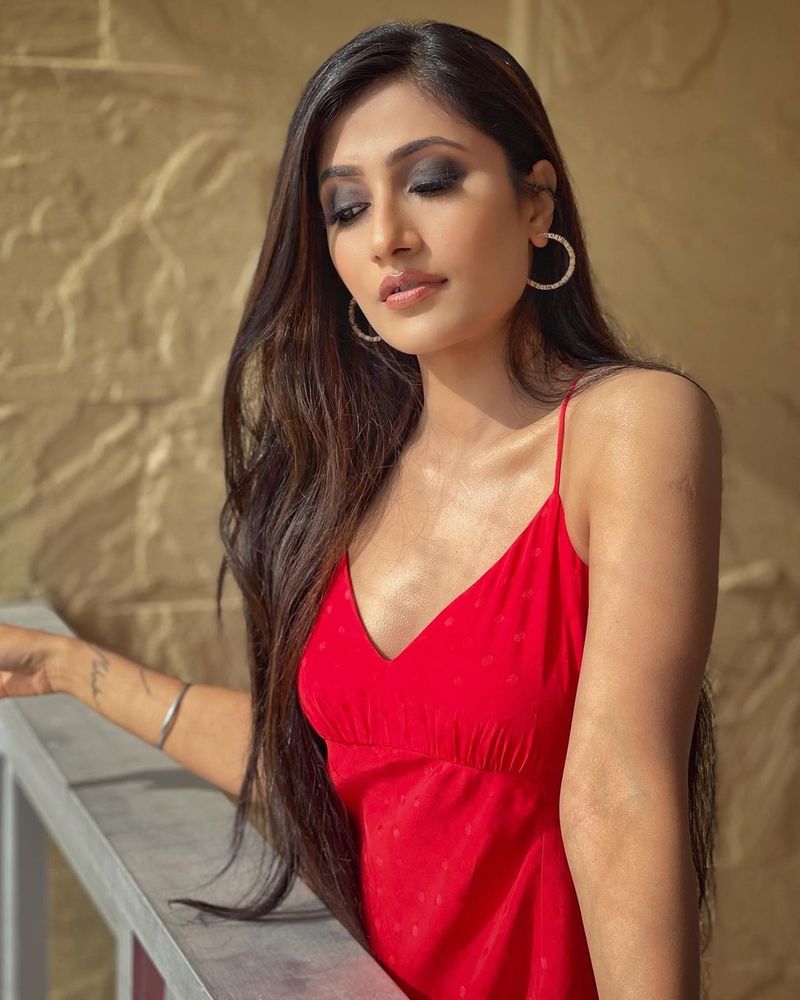 Yuzvendra Chahal's wife Dhanashree Verma dazzles in red again (See pictures)-ayh