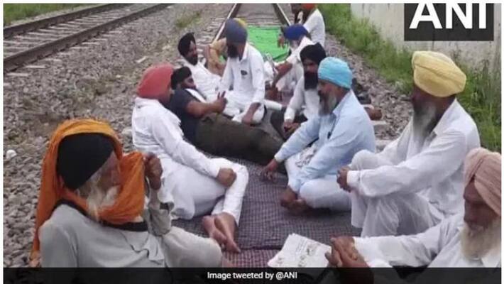 Farmers protest 19 trains cancelled in Punjab Farmers protest 19 trains cancelled in Punjab