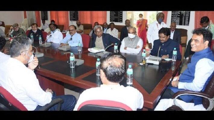 ashwath narayan discusses with writers about new education policy in dharwad rbj ashwath narayan discusses with writers about new education policy in dharwad rbj