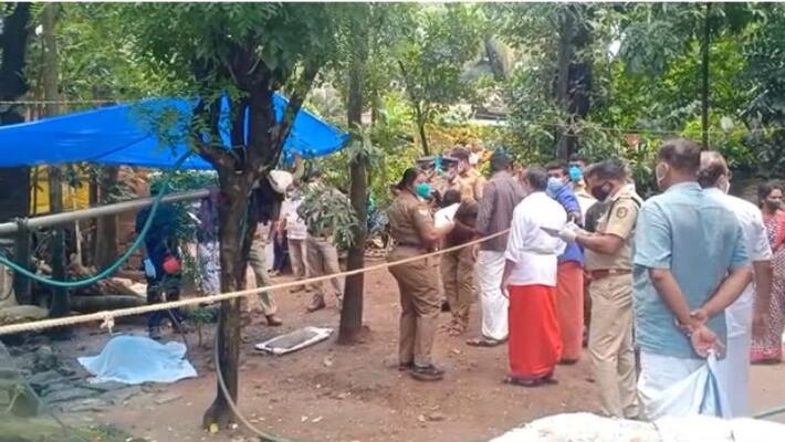 Old age woman found dead near home in Palakkad husband taken into police custody Old age woman found dead near home in Palakkad husband taken into police custody