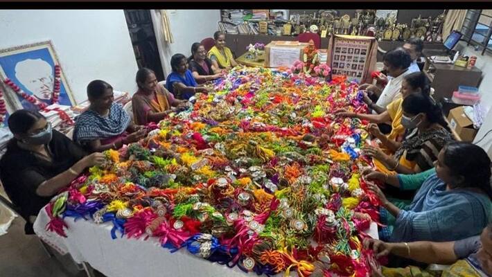 War Memorial sisters tie Rakhi to CDS Bipin Rawat, handover 25 thousands rakhis for Soldiers War Memorial sisters tie Rakhi to CDS Bipin Rawat, handover 25 thousands rakhis for Soldiers