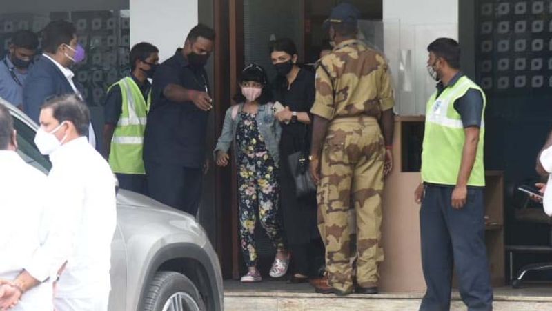 Aiahwariya Rai Bachchan leveas Shooting to see Abhishek Bachchan