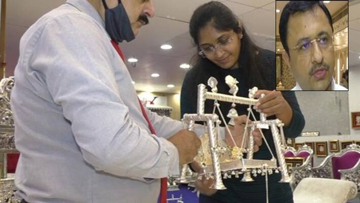 Interesting news related to Ganesh festival, jeweler made silver jhoola for Ganesha Interesting news related to Ganesh festival, jeweler made silver jhoola for Ganesha