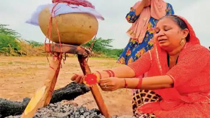 Rajasthan most touching picture of rakshabandhan, sister tied rakhi to deceased brother at crematorium Rajasthan most touching picture of rakshabandhan, sister tied rakhi to deceased brother at crematorium