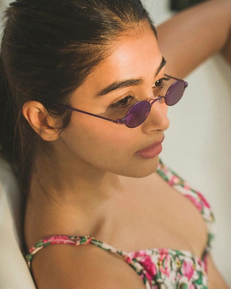 pooja hegde bikini pose sets fire to internet her latest insta post getting viral