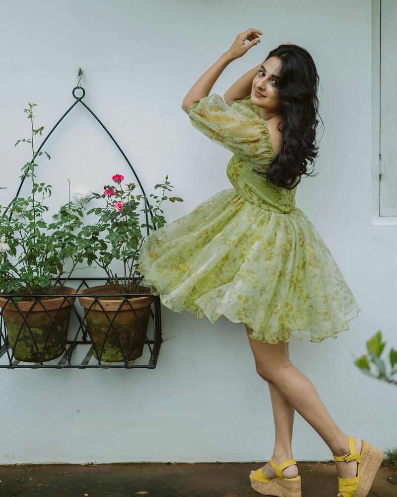 papanasam child artist latest hot photos