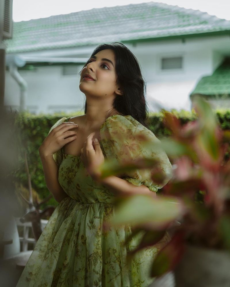 papanasam child artist latest hot photos