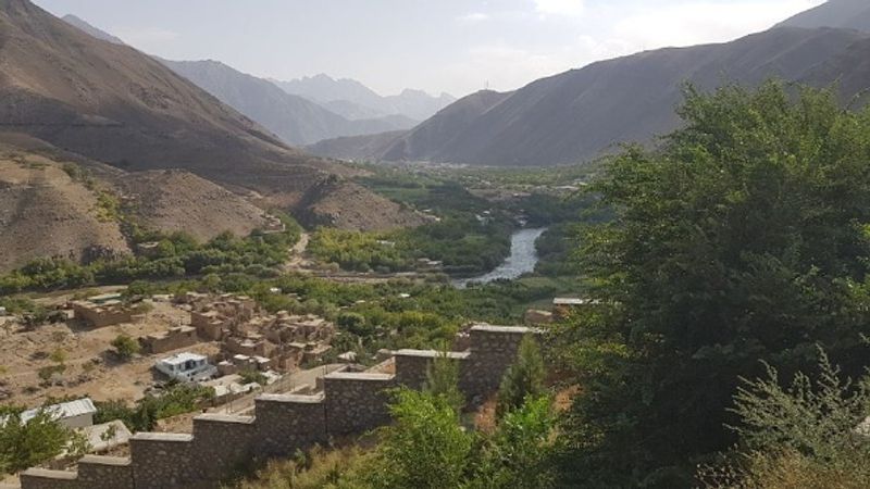 National Resistance Front defeat the Taliban in the Panchsheer Valley