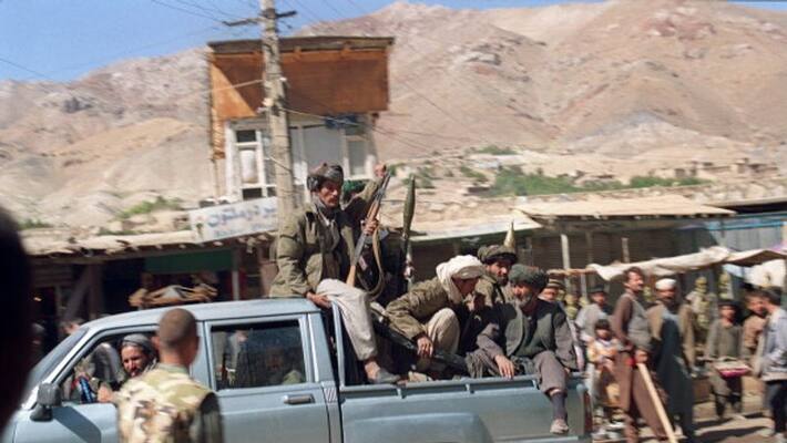 Afghanistan terrorists firing on Italian evacuation plane in Kabul airport Afghanistan terrorists firing on Italian evacuation plane in Kabul airport