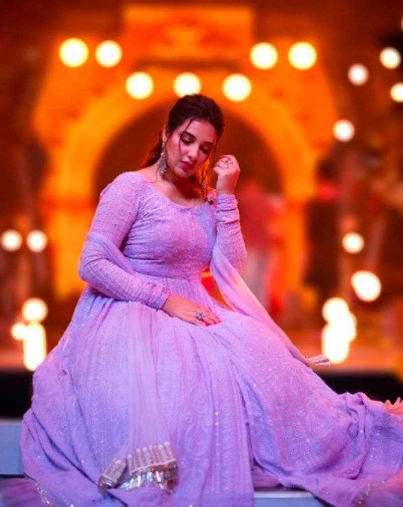 in this puja follow subhashree ganguly style statement bjc