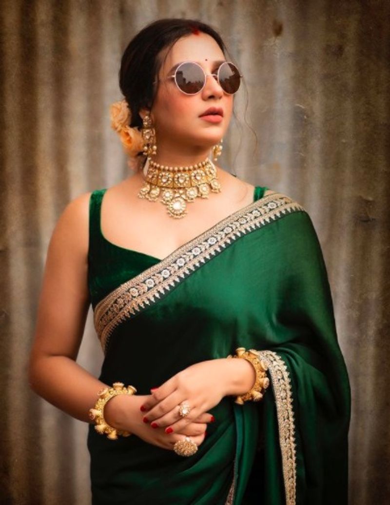 in this puja follow subhashree ganguly style statement bjc