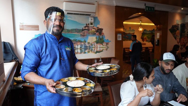 Onam in Yorkshire: Anushka Sharma, Virat Kohli enjoy Sadhya at Kerala restaurant (Pictures inside) RCB