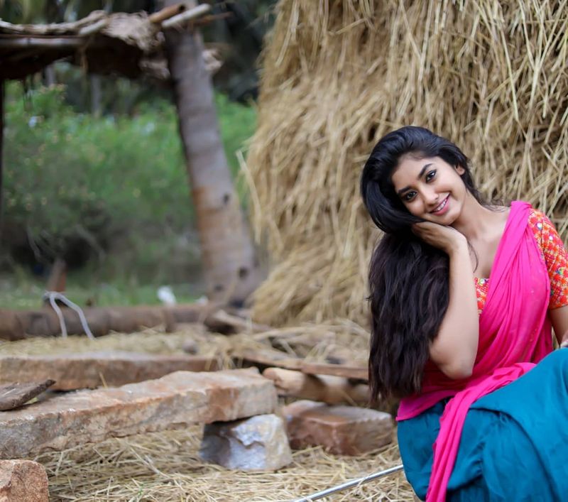 katrukkena veli vijay tv serial actress priyanka hot photos