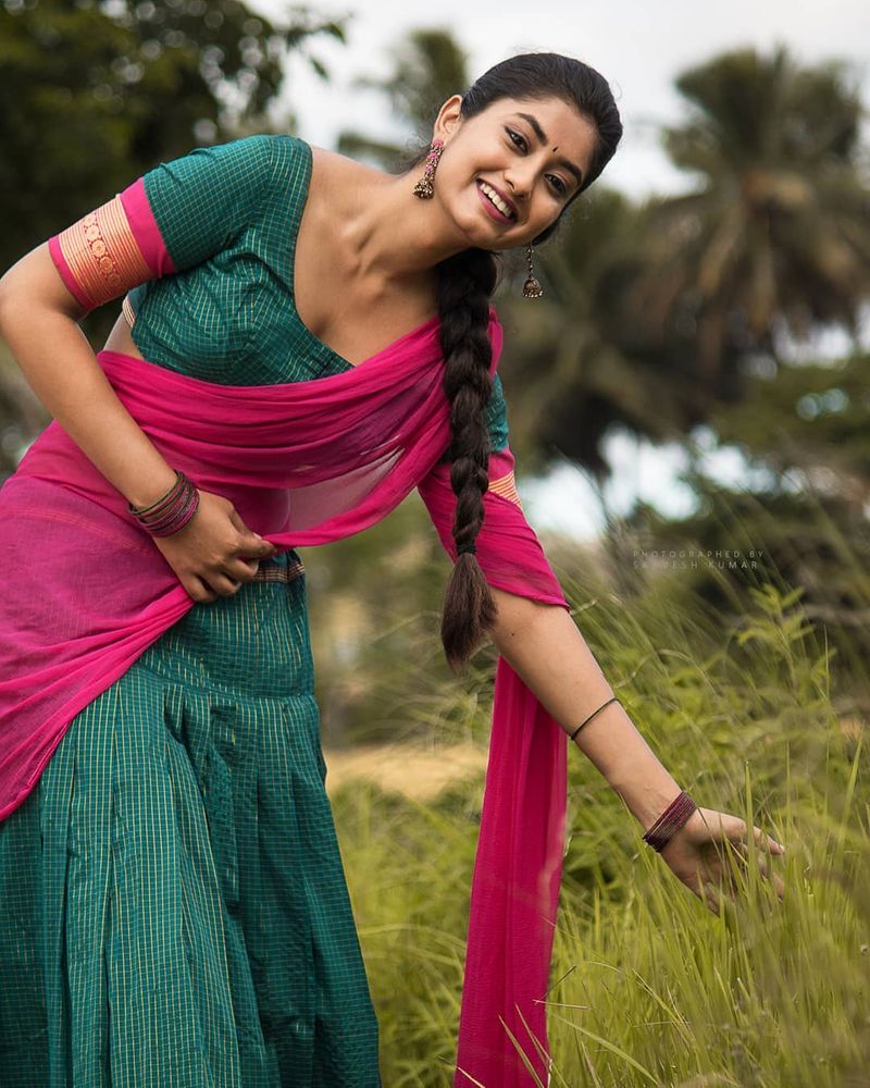 katrukkena veli vijay tv serial actress priyanka hot photos