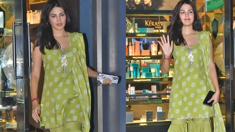 Saif Ali Khan returned from maldives and Flaunt Kareena name Tattoo