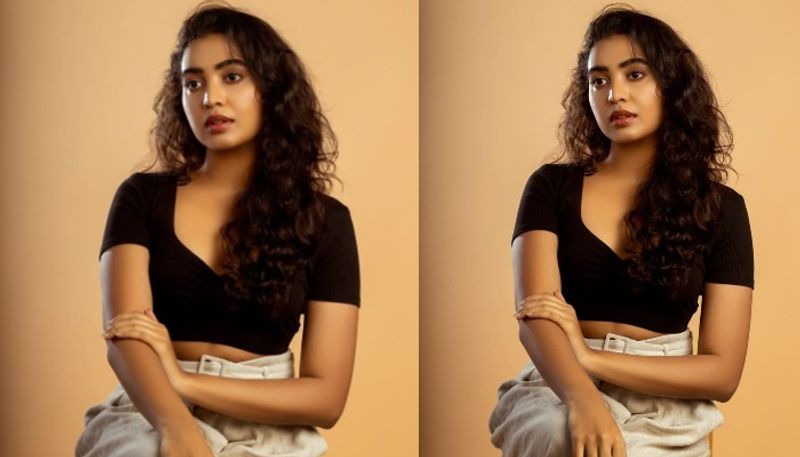 shivathmika cleavage show her hot pose netizens mind block