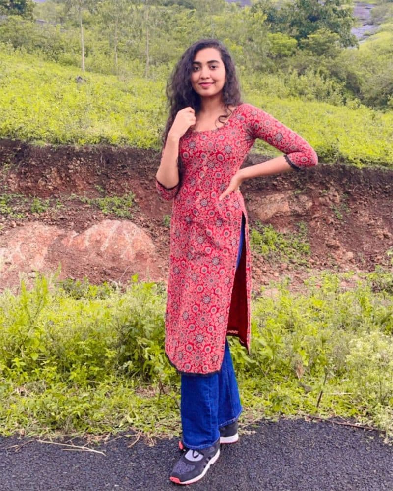 shivathmika cleavage show her hot pose netizens mind block