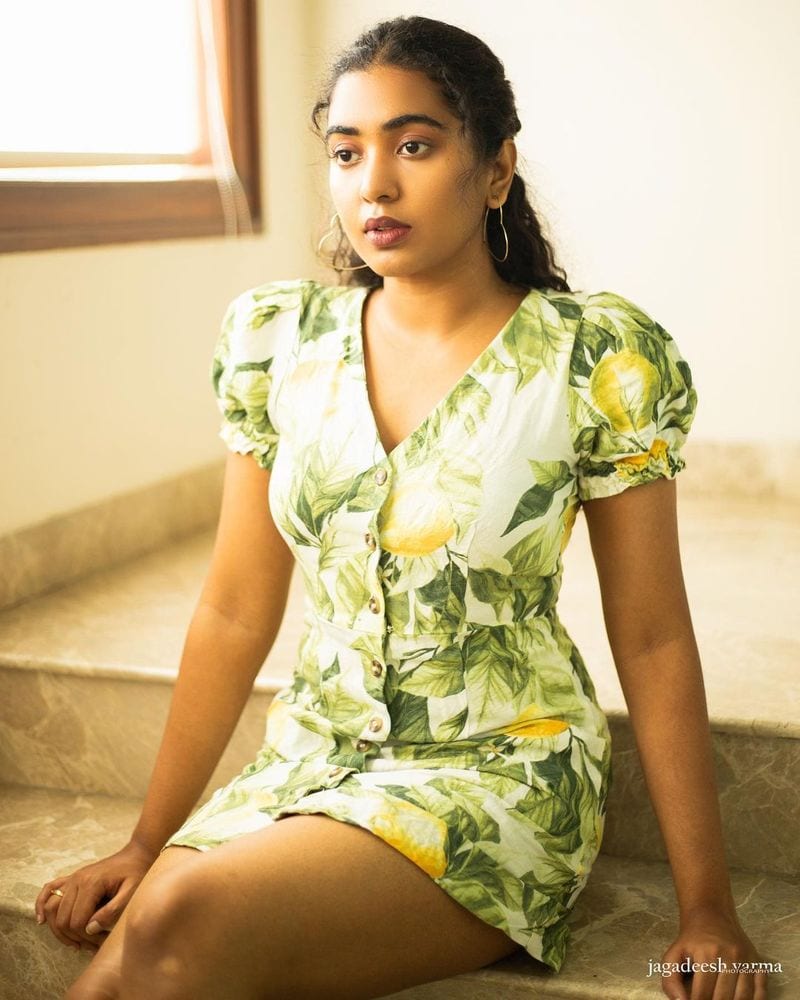 shivathmika cleavage show her hot pose netizens mind block