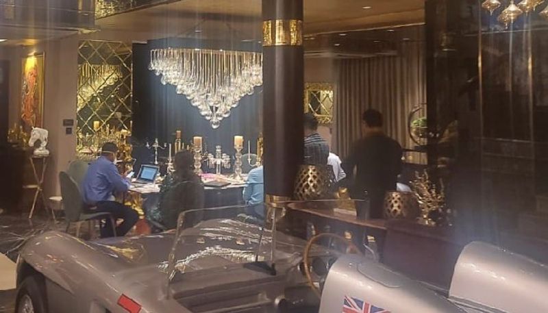 16 luxurious cars golds ED found from conman's grand sea facing bungalow bsm